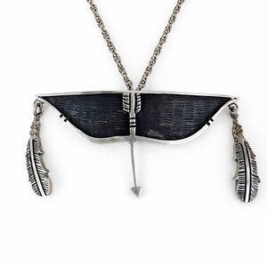 NATIVE AMERICAN STERLING SILVER COLLAR NECKLACE SIGNED BOW ARROWS FEATHERS